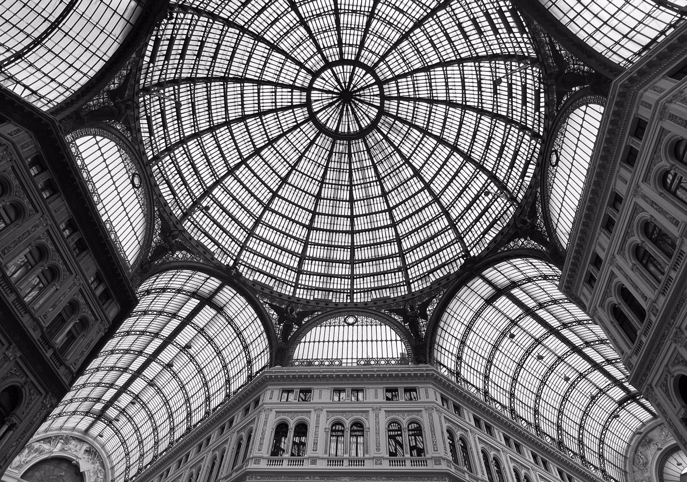 Galleria Umberto I: storia e curiosità