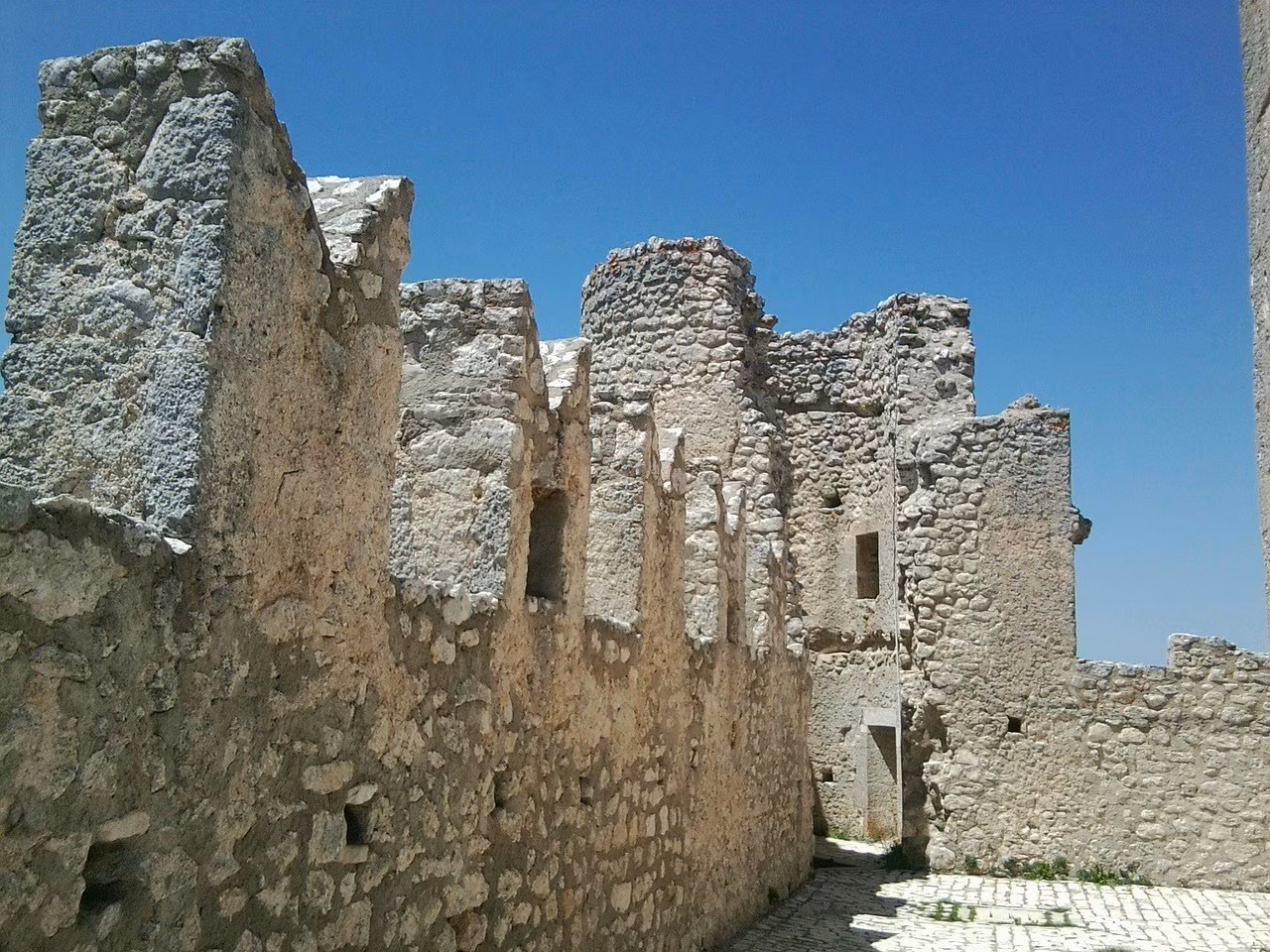 Rocca San Felice: guida al borgo